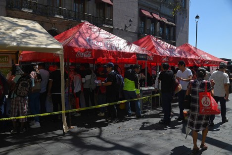 70 vacantes de 16 empresas de la región  se ofertaron este jueves en la Primera Gran Feria del Empleo de Xalapa, realizada a un costado del Palacio de Gobierno. 