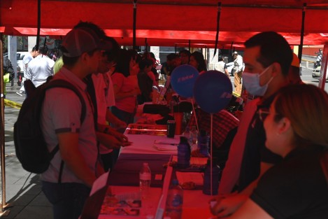 70 vacantes de 16 empresas de la región  se ofertaron este jueves en la Primera Gran Feria del Empleo de Xalapa, realizada a un costado del Palacio de Gobierno. 