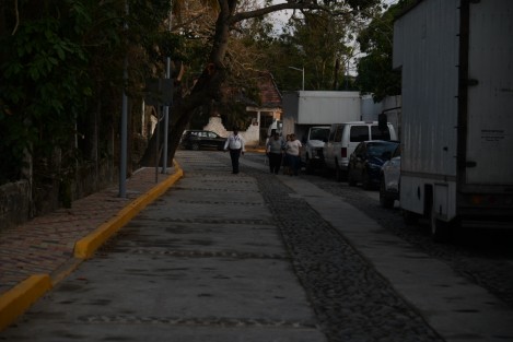 La noche del sábado el gobernador Cuitláhuac García Jiménez inauguró en el municipio de  La Antigua, la pavimentación{on de calles, introducción de de drenaje y  luminarias.

