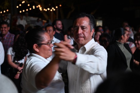 En una celebración amenizada por la Danzonera de Actopan de Juan Carreto y el grupo de salsa Salsabor, agradeció la comprensión de los pobladores para, juntos, darle una nueva imagen al municipio. 