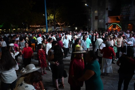En una celebración amenizada por la Danzonera de Actopan de Juan Carreto y el grupo de salsa Salsabor, agradeció la comprensión de los pobladores para, juntos, darle una nueva imagen al municipio. 