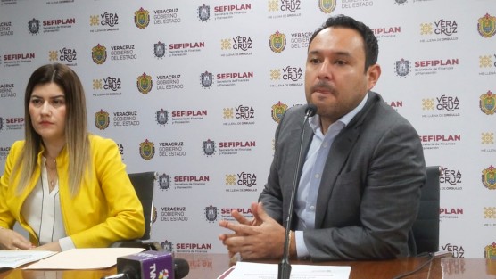 El titular de la Secretaría de Finanzas y Planeación(SEFIPLAN), José Luis Lima Franco, reconoció que hubo un aumento de la deuda bancaria a 47 mil millones de pesos, pero fue derivado del acomodo del pago del bono cupón cero en 5 mil millones adicional a lo que se debía en 2018. 