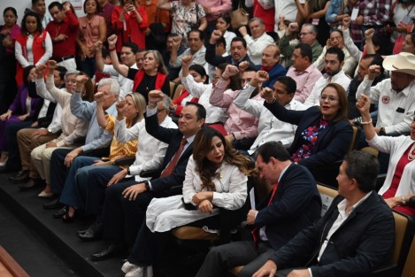 El acto celebrado en la sede estatal del PRI, reunió a líderes, militantes de las fuerzas políticas que integran la coalición, ciudadanas y ciudadanos simpatizantes.