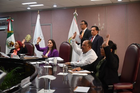 Durante la sesión permanente de la LXVI Legislatura local se discutieron y aprobaron  ocho licencias para dejar el cargo, a los alcaldes y diputados quienes se van en busca de un puesto de elección.