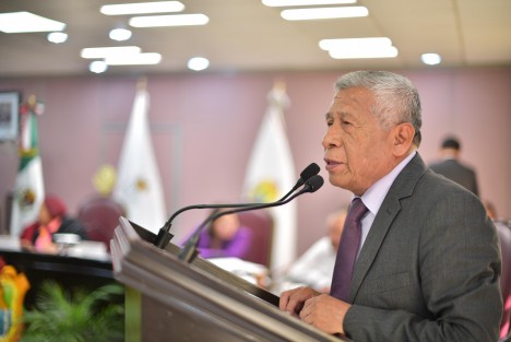 El diputado Genaro Ibáñez Martínez presentó una Iniciativa ante el Congreso de la Unión para adicionar los artículos 557 Bis y 562 Bis del Código Nacional de Procedimientos Civiles y Familiares, con el objetivo de mejorar la eficacia y equidad del sistema judicial en materia familiar, que fortalezca los derechos de niñas, niños y adolescentes en cuanto al derecho y periodos de convivencia con el progenitor no custodio.