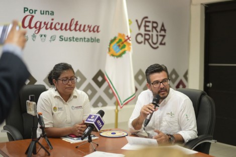 La subsecretaria de SEDARPA, Patricia Córdoba y el director de CAFECOL, Gerardo Hernández Martínez, invitan a participar en el Concurso Estatal de Café Veracruz 2024. El registro estará abierto del 13 de marzo al 12 de abril.