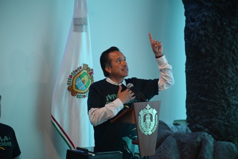  El gobernador Cuitláhuac García Jiménez informó que la modernización del Aquarium de Veracruz lleva un 85% de avance y se espera que las nuevas áreas interactivas y el espacio para lobos marinos sean abiertos en su totalidad el 30 de abril.