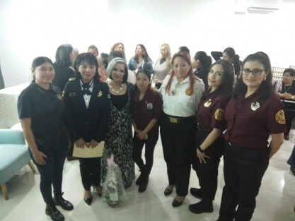 En el marco del Día de la Mujer que se conmemora el 8 de marzo, la asociación Mil Mujeres por Xalapa, entregó reconocimiento a mujeres del H. Cuerpo de Bomberos de Xalapa.  