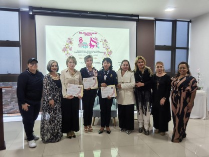 En el marco del Día de la Mujer que se conmemora el 8 de marzo, la asociación Mil Mujeres por Xalapa, entregó reconocimiento a mujeres del H. Cuerpo de Bomberos de Xalapa.  