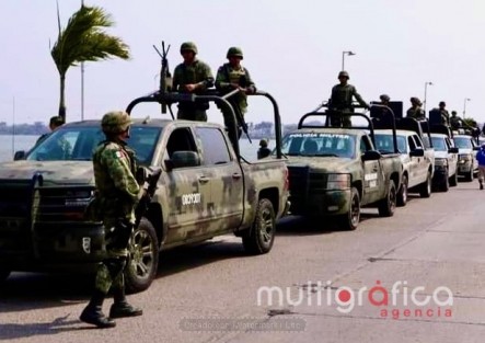 Tras la aparición de cuerpos en las inmediaciones del Puente Tuxpan, 300 elementos de los diversos cuerpos de seguridad arribaron al puerto de Tuxpan. 