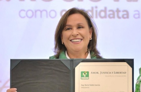 Este domingo, tras la asamblea celebrada por militancia del PVEM, se entregó a Rocío Nahle su constancia que la acredita como la candidata a la gubernatura por ese partido. 