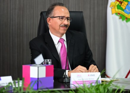 El presidente de la Junta Local Ejecutiva del INE en Veracruz, Josué Cervantes Martínez, aseguró que no fue el INE quien realizó el cambio de Manuel Huerta de la  primera a la segunda fórmula del Senado por el partido MORENA, sino que el cambio fue a solicitud del propio partido. 