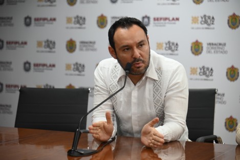 El titular de SEFIPLAN, José Luis Lima Franco, aseguró que se busca liquidar pasivos pendientes de la actual administración y que no se heredará deuda a la entrante (administración). 