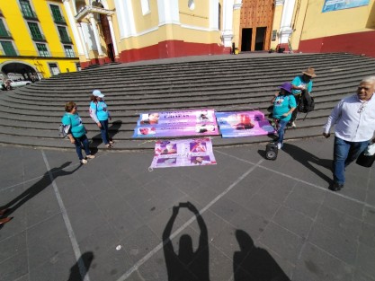Familiares de víctimas de feminicidio en Chiapas estuvieron e Xalapa, en su tránsito por una marcha que realizan rumbo a Oaxaca, con la finalidad de hacer visible su exigencia de justicia para sus hijas. 