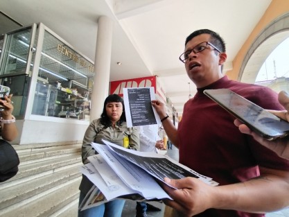 A la basura mandaron la denuncia de David Lin Valdivi, quien hace unos meses fuera presuntamente golpeado por un trabajador de Limpia Pública de Xalapa, al defender a su esposa cuando  sufría de acoso por el trabajador público en el centro de la capital. 