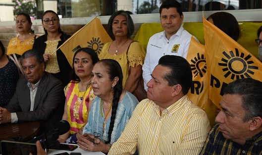 Sara Ladrón de Guevara destacó su compromiso con la defensa de los Órganos Autónomos, subrayando la importancia de que el Gobierno respete y garantice su autonomía. En este sentido, afirmó que, de resultar elegida, alzará la voz en el Senado por la preservación de estos organismos fundamentales para la democracia y el equilibrio de poderes.