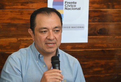 El candidato a diputado federal por el PRI, Américo Zúñiga Martínez, dijo que es una vergüenza que Xalapa sea foco rojo en feminicidios, por lo que es uno de los temas que tratará de llegar al cargo. 