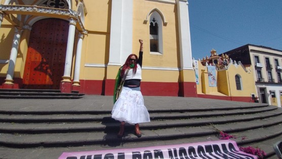 Wendy López realizó su tradicional performance este 8M en Plaza Lerdo, en donde pidió justicia para las mujeres.