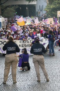 Por el Día Internacional de la Mujer miles de xalapeñas salieron a las calles de la Capital para recriminar la violencia y desigualdad que viven las mujeres en Veracruz y el país.