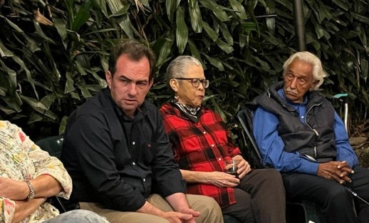 El aspirante a la gubernatura de Veracruz, José Yunes, a través de sus redes sociales dio cuenta de su reunión con actores de la vida cultural veracruzana. -¡Gracias! Leticia Tarragó, Mariana y Paulina Vilchis Tarragó por su hospitalidad y la oportunidad de conocer a grandes artistas y talentos de nuestro querido Veracruz. 
