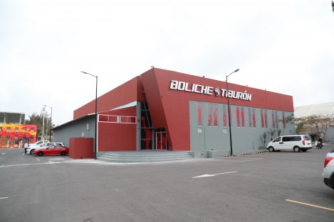 Este fin de semana, el Boliche Tiburón, ubicado en el Complejo Reyes de Reforma, reabrió sus puertas tras ser otro inmueble recuperado por el Gobierno del Estado de manos de privados. 