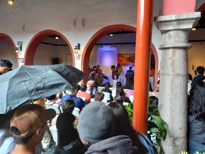 Ante un domingo lluvioso, el Centro Recreativo Xalapeño acogió a los ciudadanos deseosos de disfrutar actividades artísticas. 
