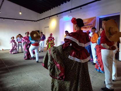 Ante un domingo lluvioso, el Centro Recreativo Xalapeño acogió a los ciudadanos deseosos de disfrutar actividades artísticas. 