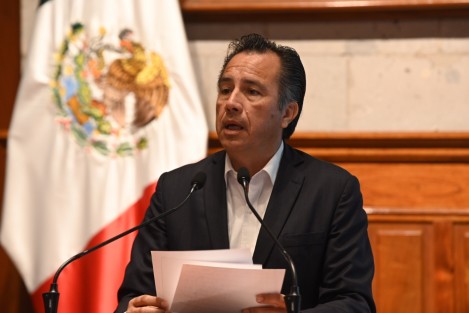 El gobernador Cuitláhuac García Jiménez, aseguró que no se encubrirá a nadie y recordó una vez más el caso del ex secretario de Gobierno, Rogelio N donde sí se hacía. 