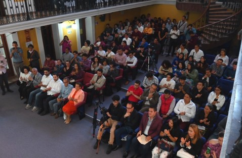 Claudia Tello asistió este martes a las instalaciones del Colegio de Veracruz (COLVER), donde impartió una conferencia magistral para jóvenes.