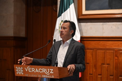 El gobernador Cuitláhuac García Jiménez, confirmó una investigación en contra del inspector de la Secretaria del Trabajo federal, Pedro Arturo N, acusado por su esposa Stephanie N, de intento de feminicidio.