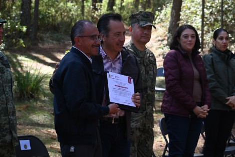  También se entregaron reconocimientos.
