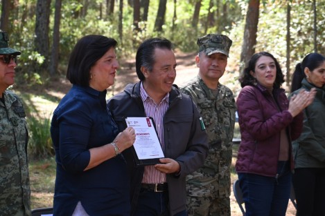  También se entregaron reconocimientos.
