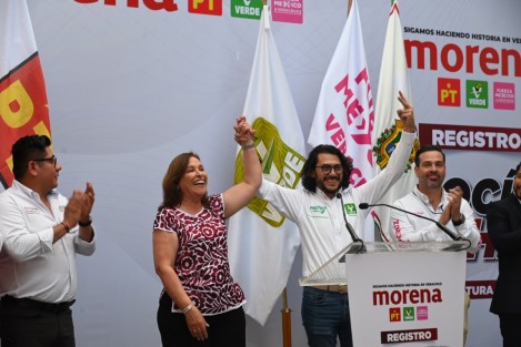 Una vez que se llevó a cabo la ceremonia protocolaria donde recibió el acta como candidata de la coalición Sigamos haciendo historia en Veracruz, Rocío Nahle emitió un mensaje oficial para después dirigirse ante la ola de personas que esta tarde la acompañaron en tan significativa ceremonia. 