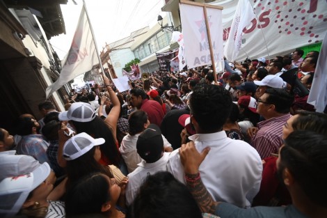 Una vez que se llevó a cabo la ceremonia protocolaria donde recibió el acta como candidata de la coalición Sigamos haciendo historia en Veracruz, Rocío Nahle emitió un mensaje oficial para después dirigirse ante la ola de personas que esta tarde la acompañaron en tan significativa ceremonia. 