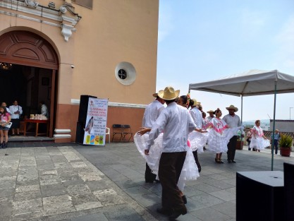 En el marco de la fiesta patronal de la parroquia de San José,  en el centro de Xalapa,  se lleva a cabo este domingo una kermesse tradicional en el atrio del templo, con antojitos y presentación de grupos artísticos. 