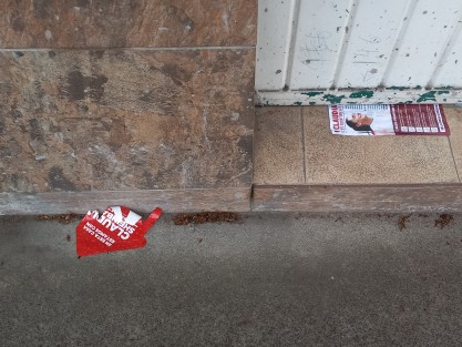 Como en cada campaña la propaganda electoral genera basura. La promoción del voto de los candidatos juega en su contra, cuando los promotores se encargan de deshacerse de las cosas colocándola en cualquier lugar. 