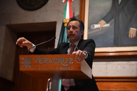  El gobernador del estado, Cuitláhuac García Jiménez, informó que los restos humanos que fueron tirados frente al Palacio municipal de Cazones de Herrera el lunes 18 de marzo, se trata de dos personas originarias de Álamo, en otro caso relacionado con la delincuencia organizada. 