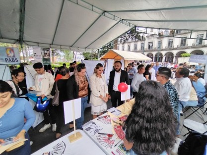 En el parque Juárez de la ciudad de Xalapa   Feria Nacional de Empleo para Mujeres. Estará hasta las 14:00 horas