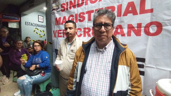 El Sindicato Magisterial Veracruzano tomó la Dirección General de Bachillerato por las diversas irregularidades que profesores enfrentan ante la falta de adscripción en plazas.