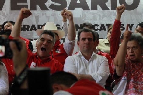 Más tarde los priistas se trasladaron a la Liga de Comunidades Agrarias, para conmemorar el 101 aniversario de esa organización campesina en Veracruz. 