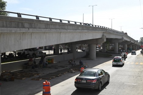 Desde el dia de de ayer se abrio la circulacion del puente Heberto Castillo, con algunos detalles pendientes.