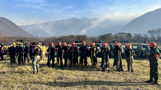 Elementos de Policía Estatal y Fuerza Civil activaron Operativo Plan Tajín en coordinación con SEDEMA, PC y CONAFOR para sofocar incendio forestal en el municipio de Maltrata. 