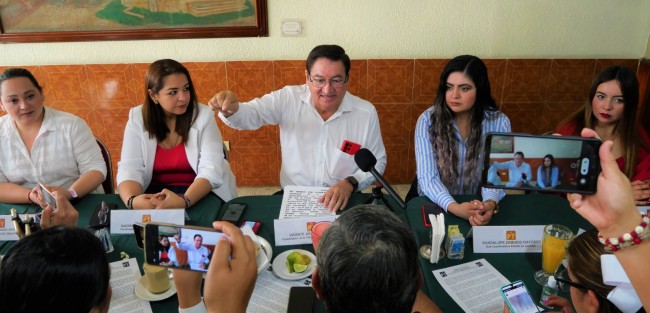 El Partido del Trabajo (PT) manifiesta que, otra mujer triunfadora y que gobernará Veracruz próximamente, es la compañera Rocío Nahle García, quien iniciará su campaña el domingo 31 de marzo a las 5:00 de la tarde en la Macroplaza del Malecón del Puerto de Veracruz;