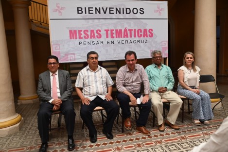 El candidato de PRI-PAN-PRD a Gobernador, José Yunes Zorrilla, se reunió con empresarios, periodistas, abogados y ciudadanos en el Casino Jalapeño.