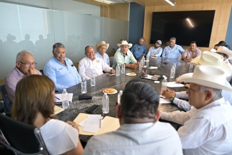 Veracruz ratificará su estatus como uno de los primeros estados productores de caña de azúcar, afirmó la Ingeniera Rocío Nahle García, al reunirse en Boca del Río con integrantes de la Unión Nacional Cañera CPM, 