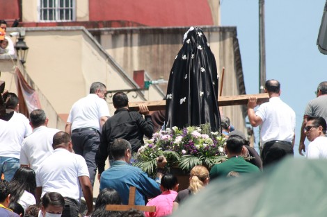 Las distintas parroquias de Xalapa realizaron esta mañana de Viernes Santo los tradicionales Vía Crucis por calles de la capital veracruzana. 