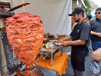 Este fin de semana en Xalapa, santo Festival del Taco en el parque Juárez. Alrededor de 50 expositores, para todos los gustos.  