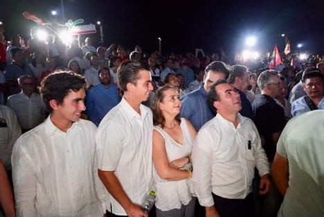 El candidato a la gubernatura por la coalición Fuerza y Corazón por Veracruz, José Yunes Zorrilla, inició su campaña en Boca del Río, en los primeros  minutos de este domingo.