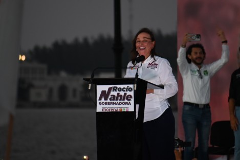 La candidata de Morena a la gubernatura de Veracruz, Rocío Nahle, arrancó este domingo su campaña en la Macroplaza del Malecón del puerto de Veracruz, acompañada de dirigentes partidistas de la alianza Juntos Sigamos Haciendo Historia, así como candidatos a diputados y senadores. 