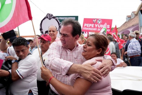 Este día, José Yunes Zorrilla visitó los municipios de Nautla y Tecolutla, donde se reunió con habitantes y representantes de los sectores productivos y empresarios y con prestadores de servicios turísticos, con quienes intercambió ideas y propuestas.